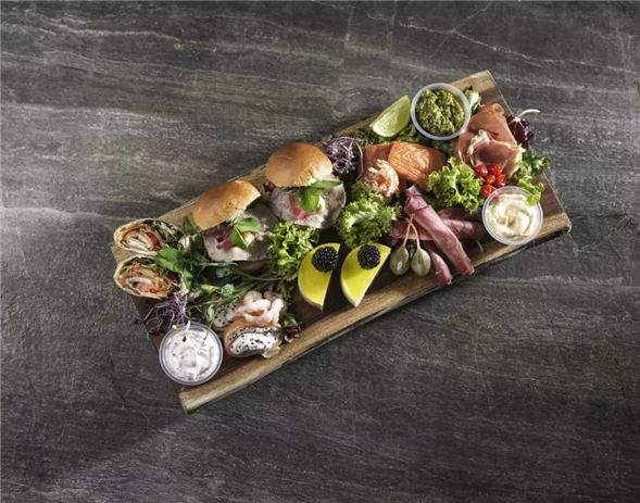 Tapas på planke